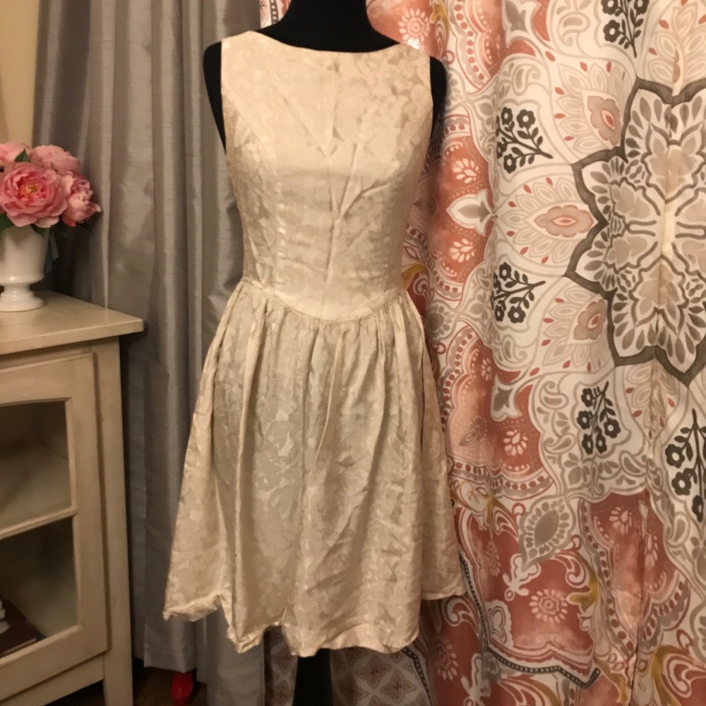 Fitted vintage inspired dress👗